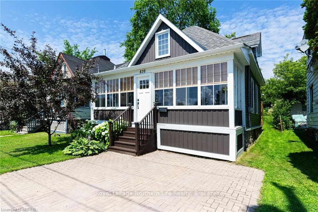 832 JOHN Street photo 2