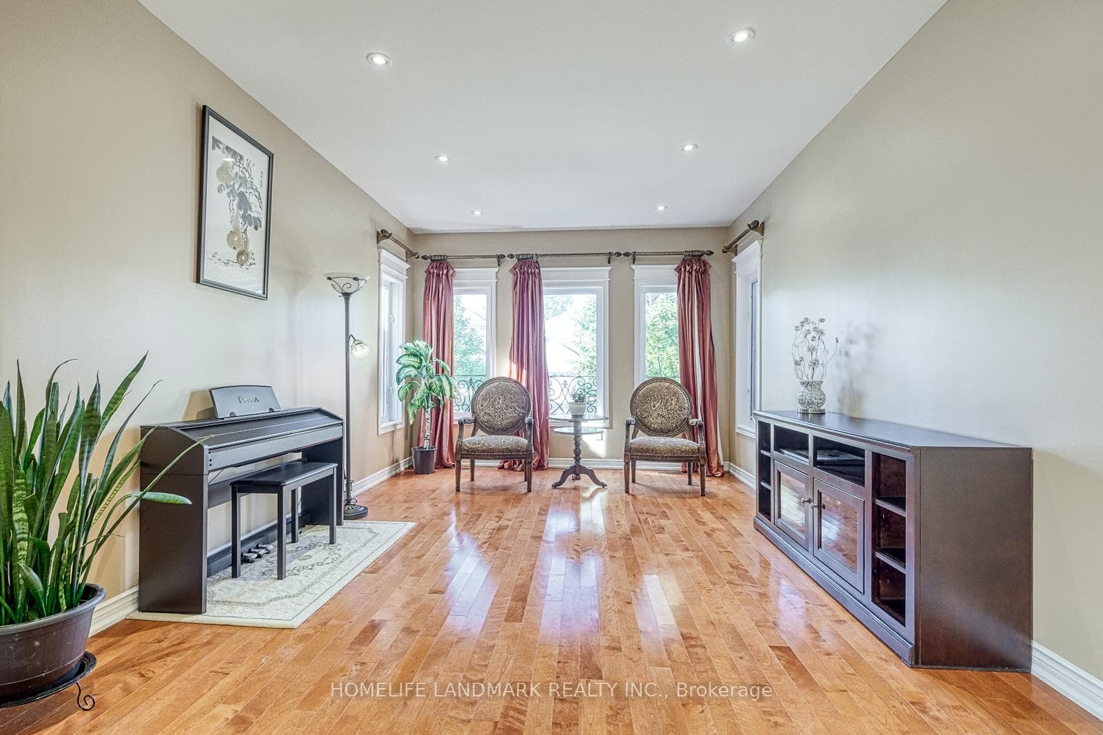 9 Chantilly Crescent photo 7