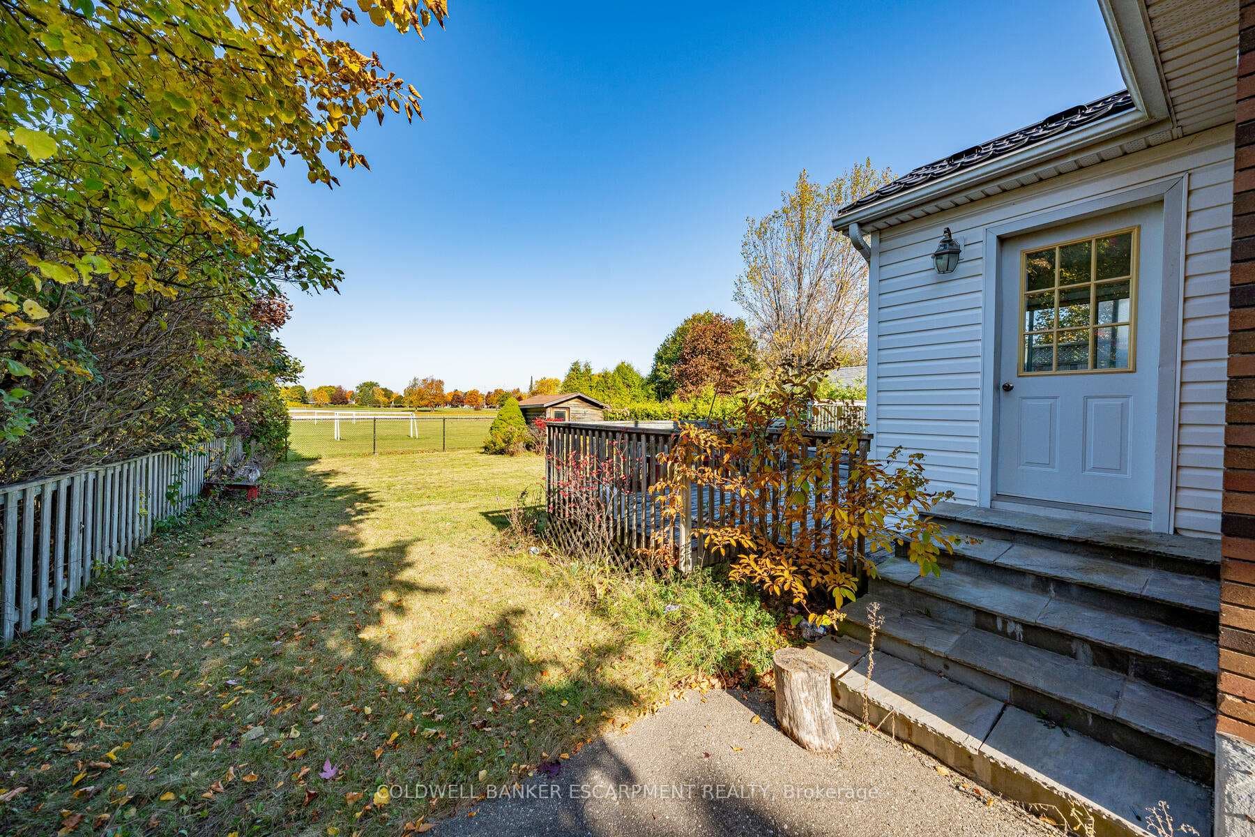 337 Peel Street photo 4