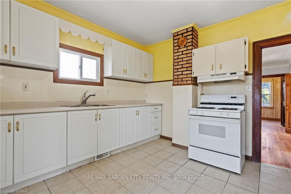 16 CHAFFEY Street photo 20