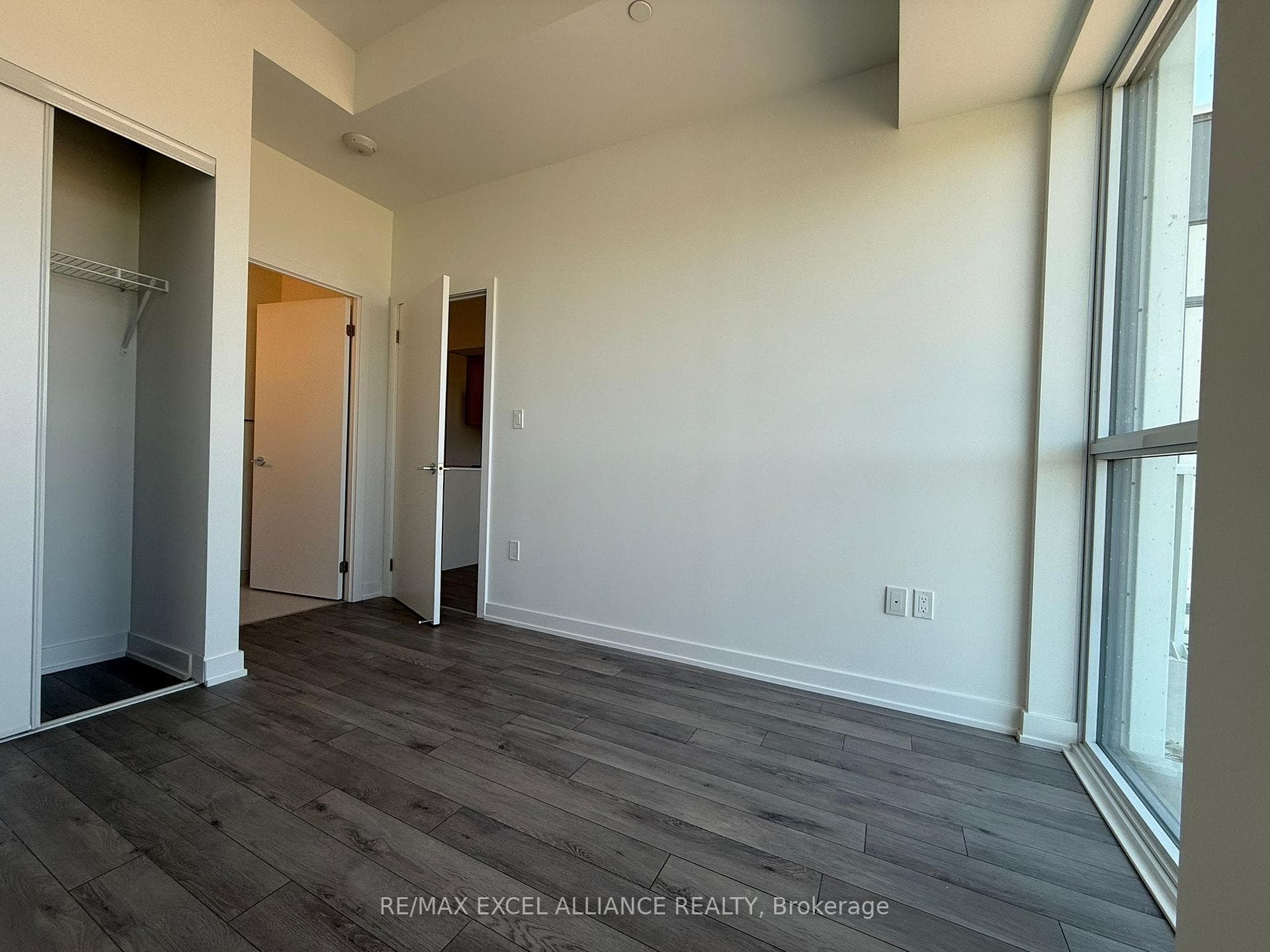 1005 Dundas Street Unit 536 photo 24