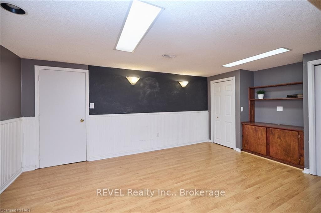 110 STRADA Boulevard photo 33