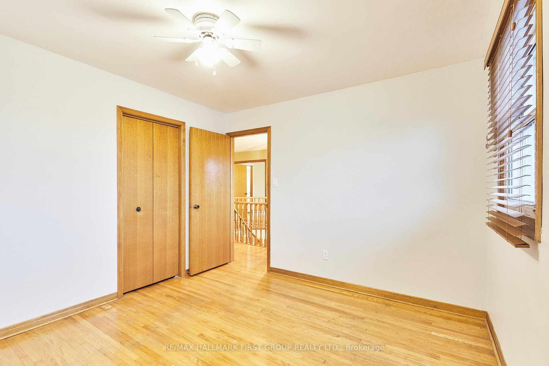 542 McLeod Crescent photo 27