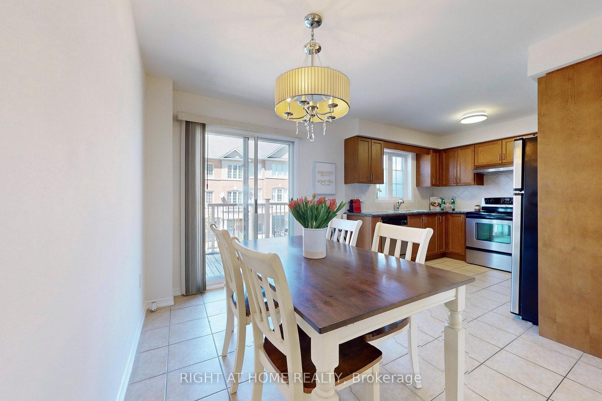 1062 Felicity Crescent photo 12