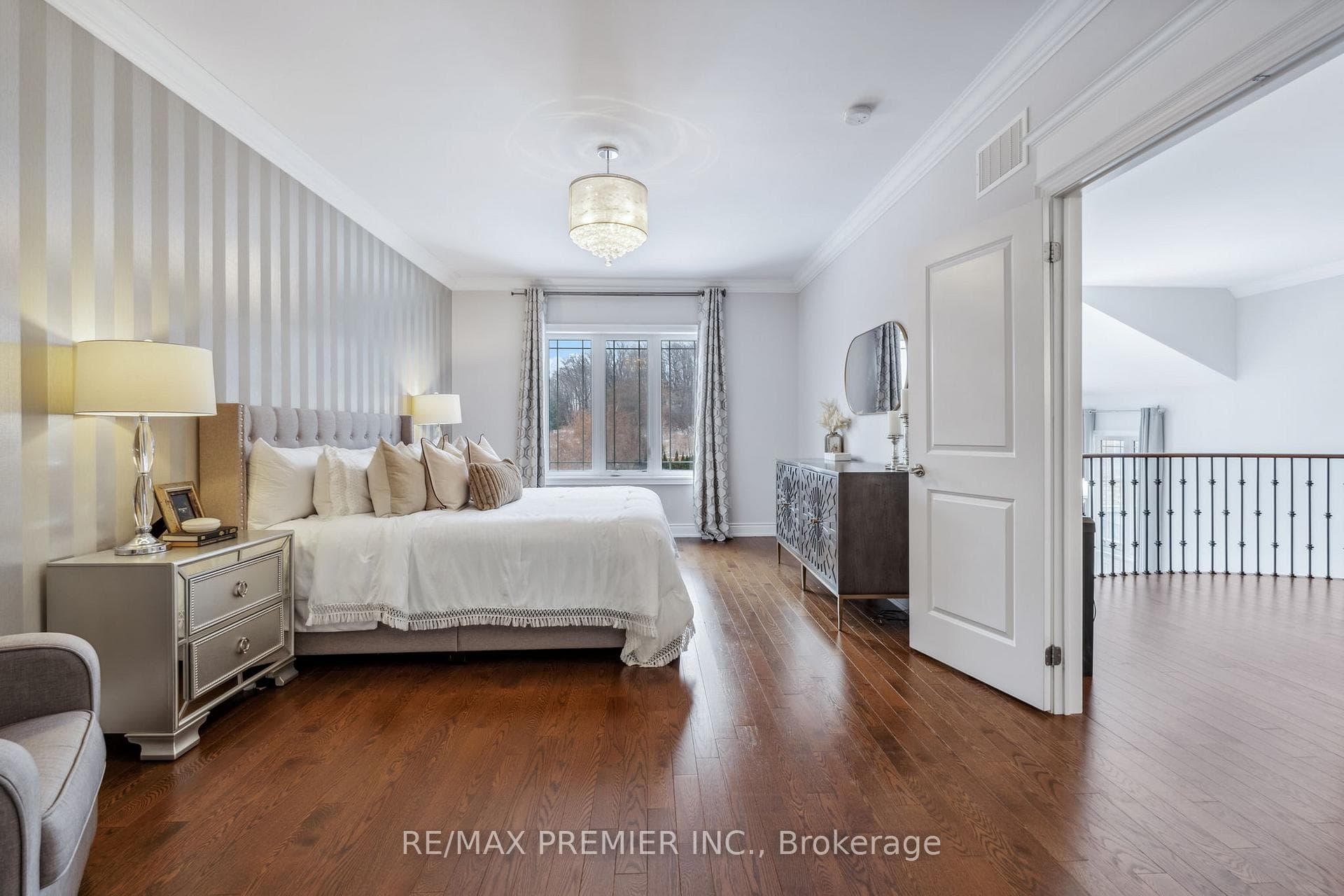 8 Heintzman Crescent photo 25