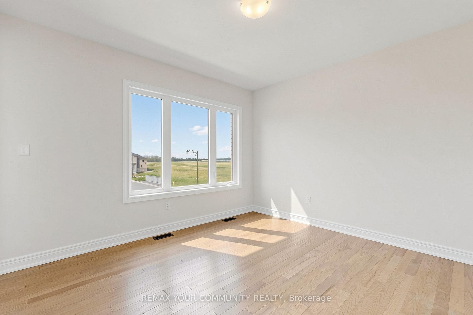 31 Lorrain Hand Crescent photo 18