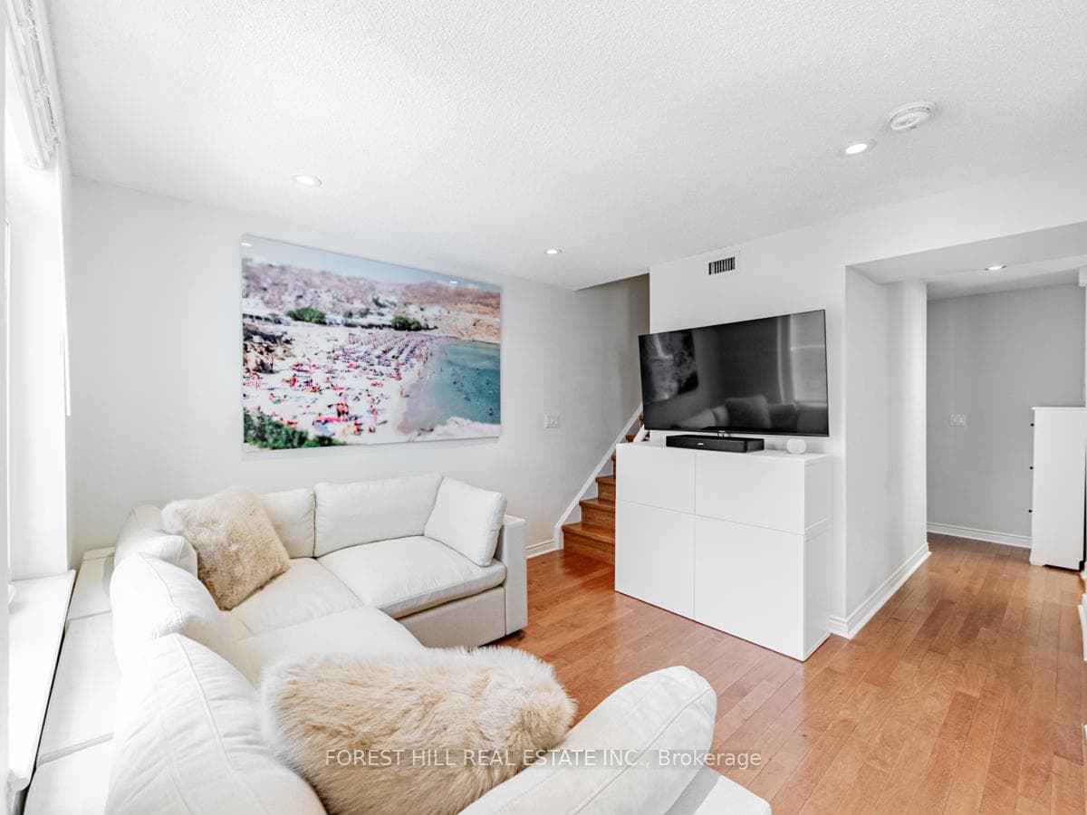 87 Lillian Street Unit 17 photo 3