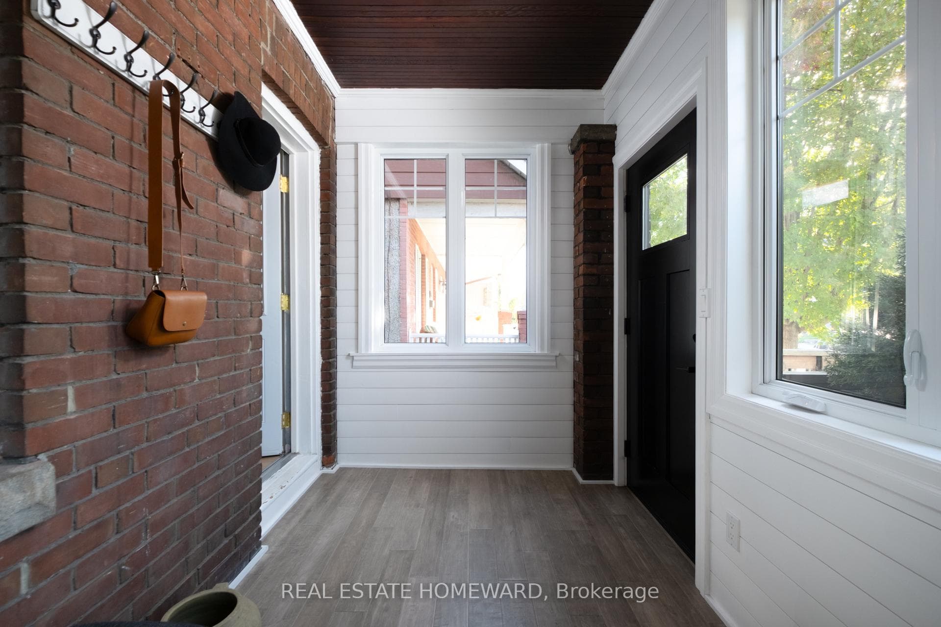 674 Sammon Avenue photo 3