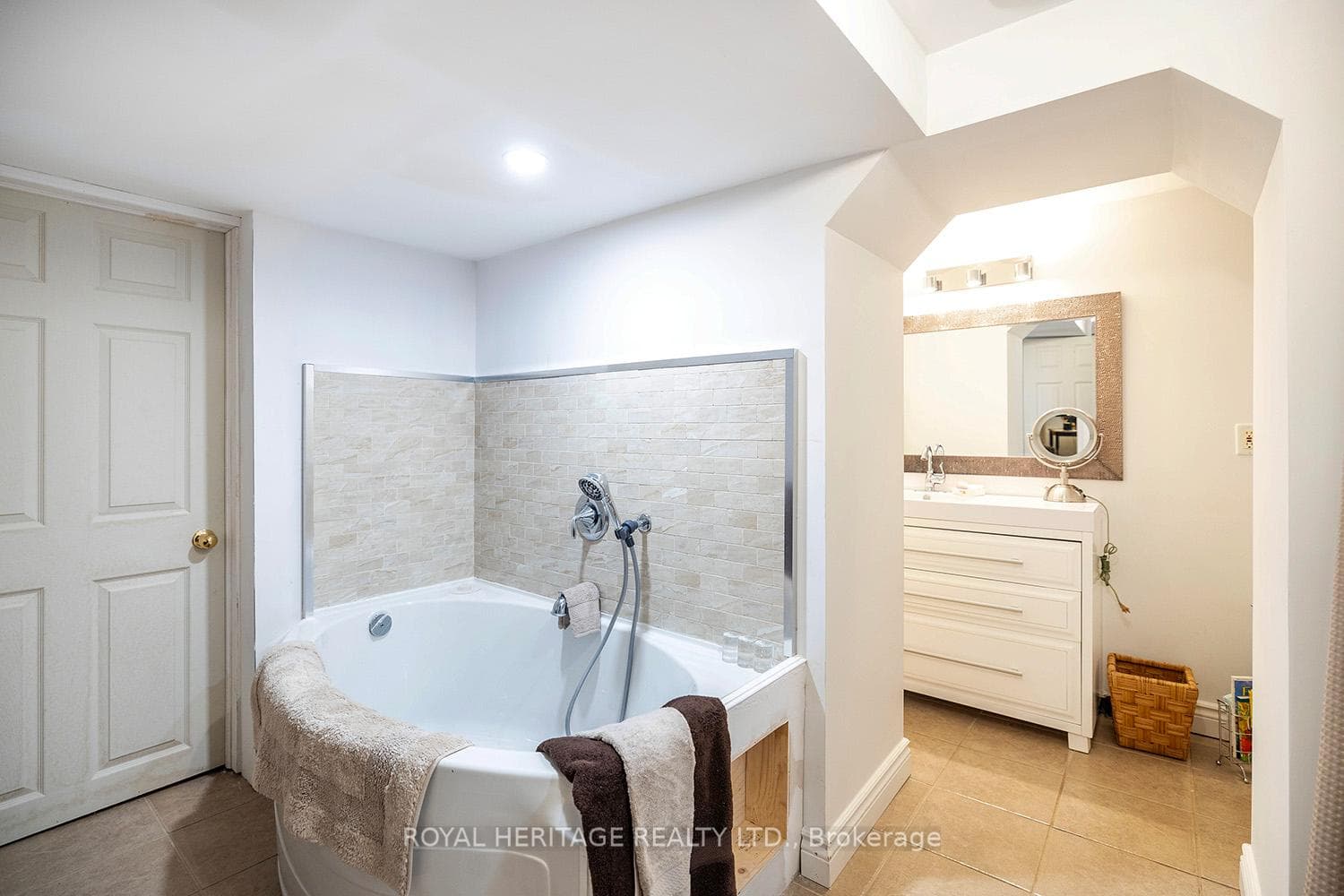 298 Carnegie Beach Road photo 21