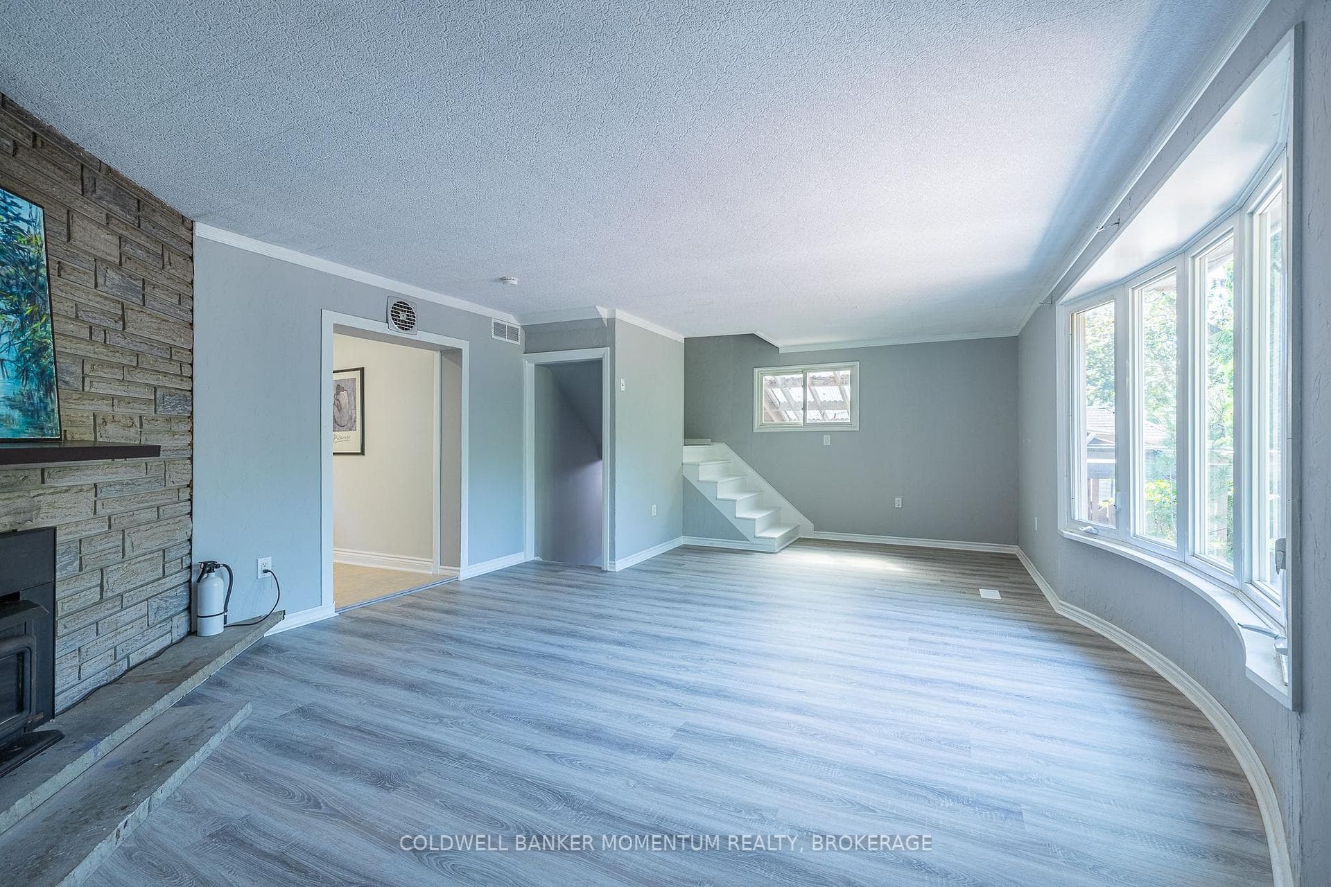 6389 LOCUS Avenue photo 18