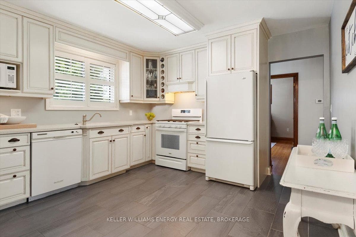 242 Elgin Street photo 13