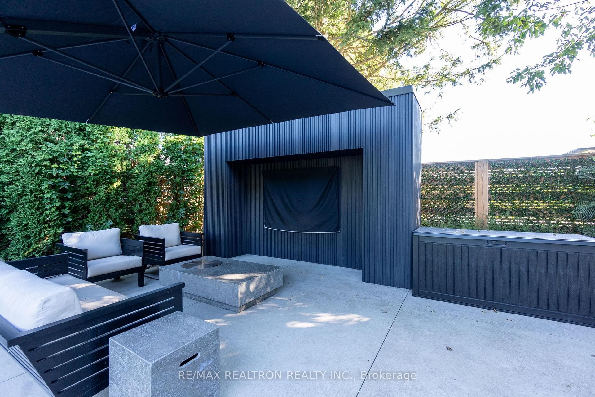 242 Forde Crescent photo 38