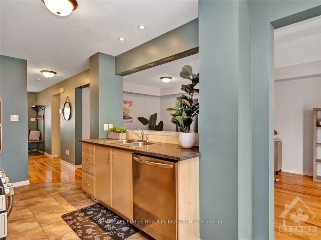424 ASHBOURNE Crescent photo 13