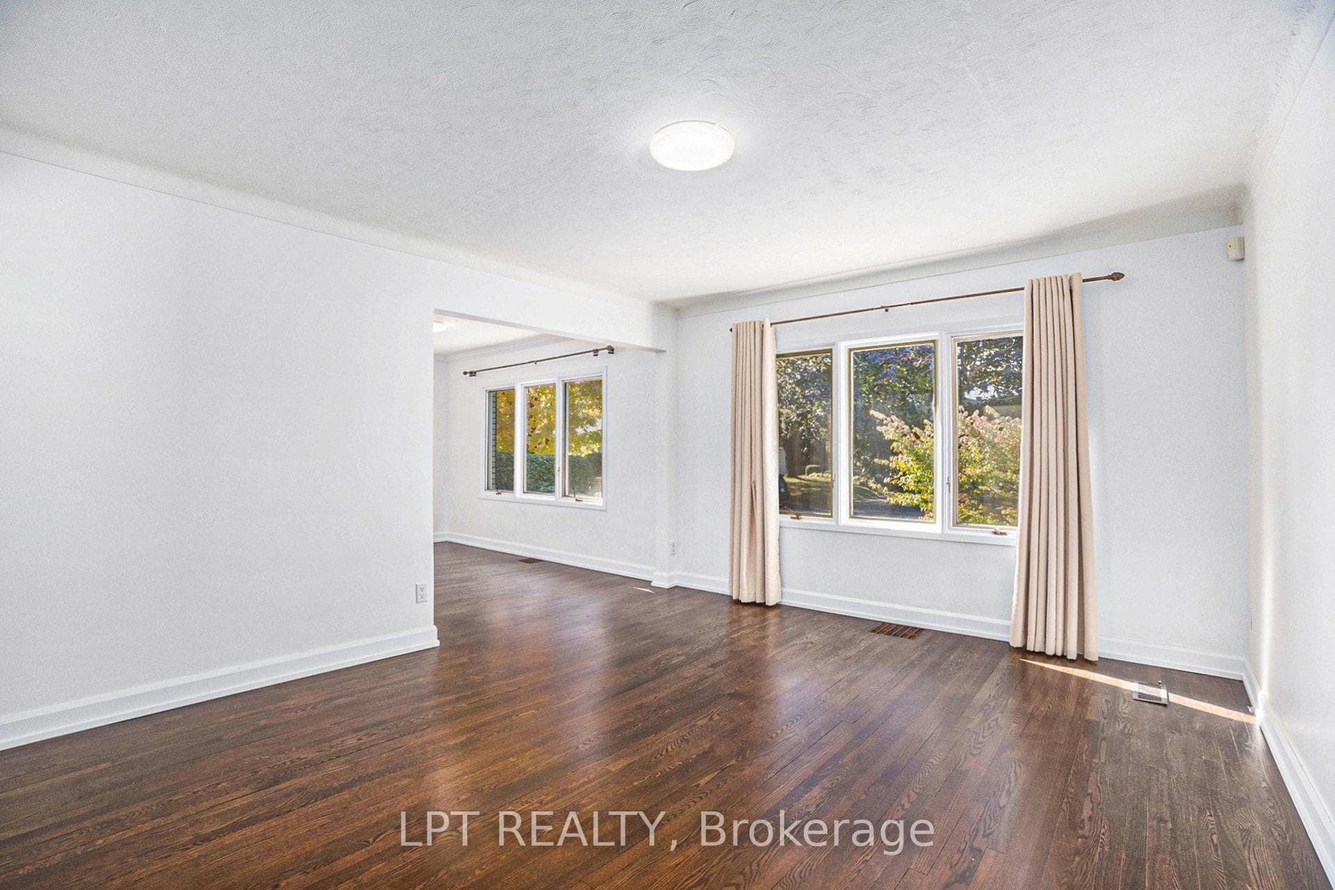 1517 Caverley Street photo 6