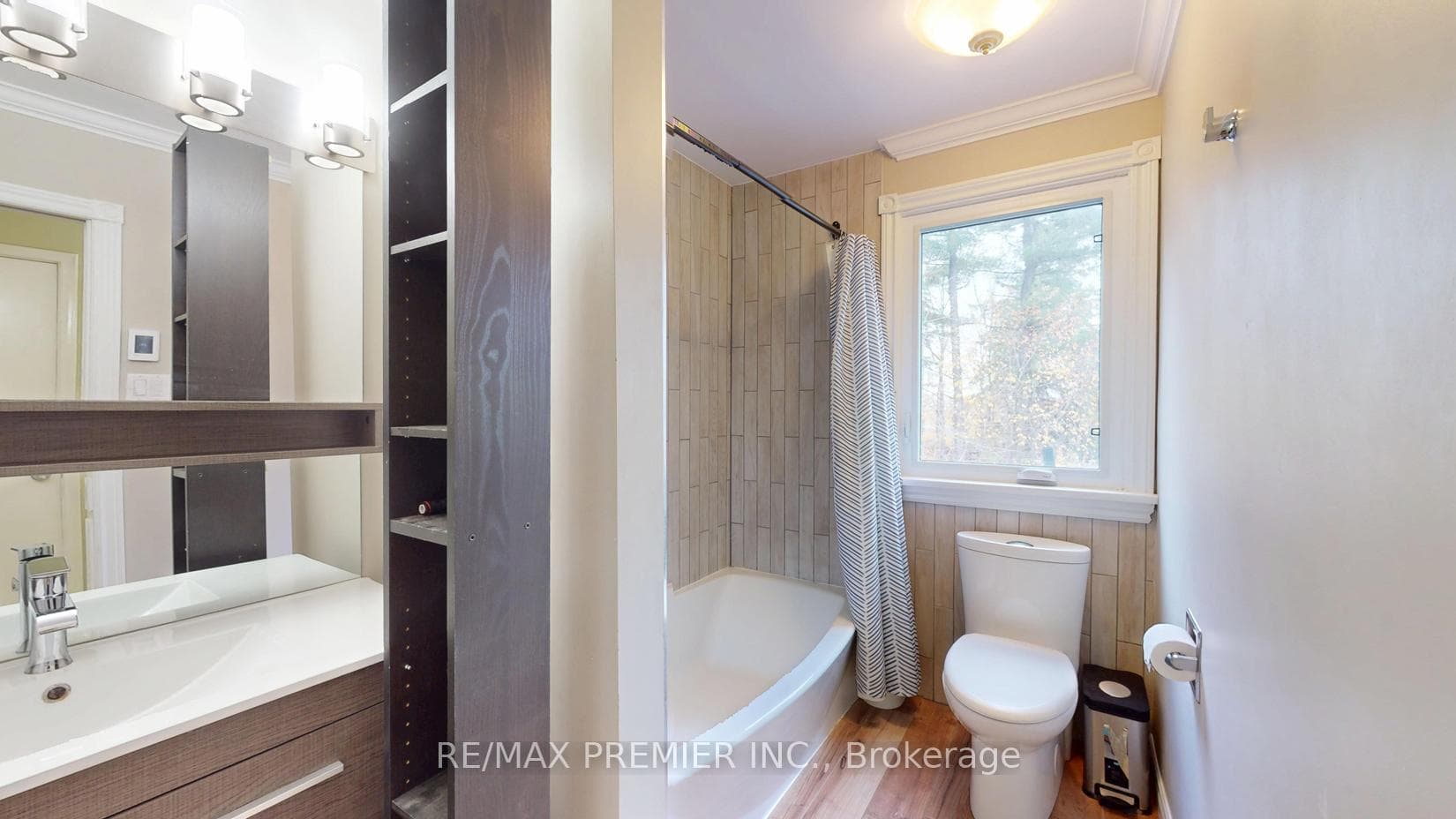 9190 Trafalgar Road photo 10