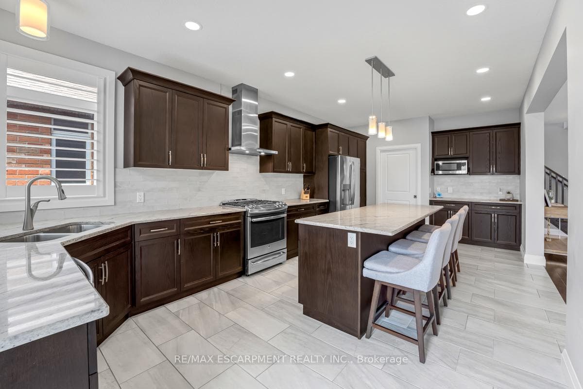 108 Challenger Avenue photo 10