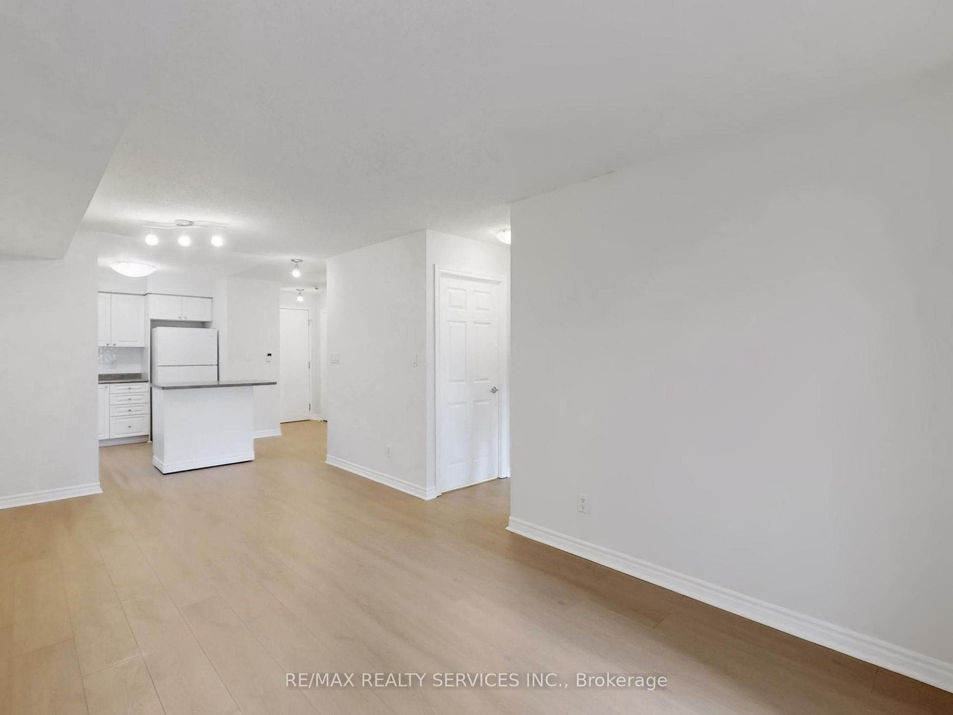 3880 Duke Of York Boulevard Unit 504 photo 13