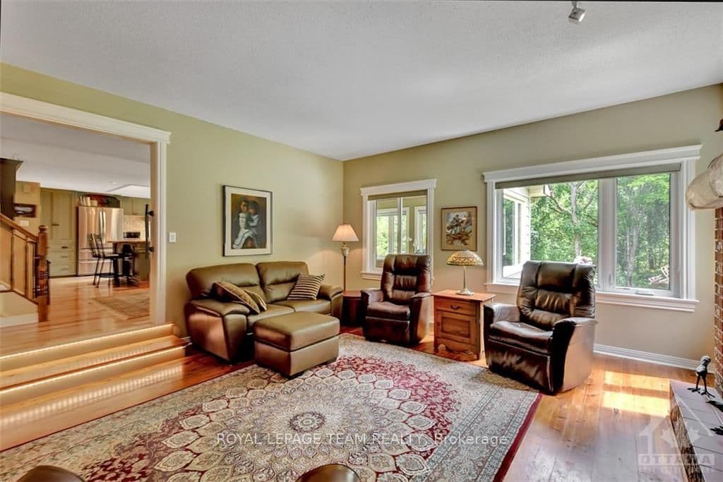 18 GRIERSON Lane photo 15