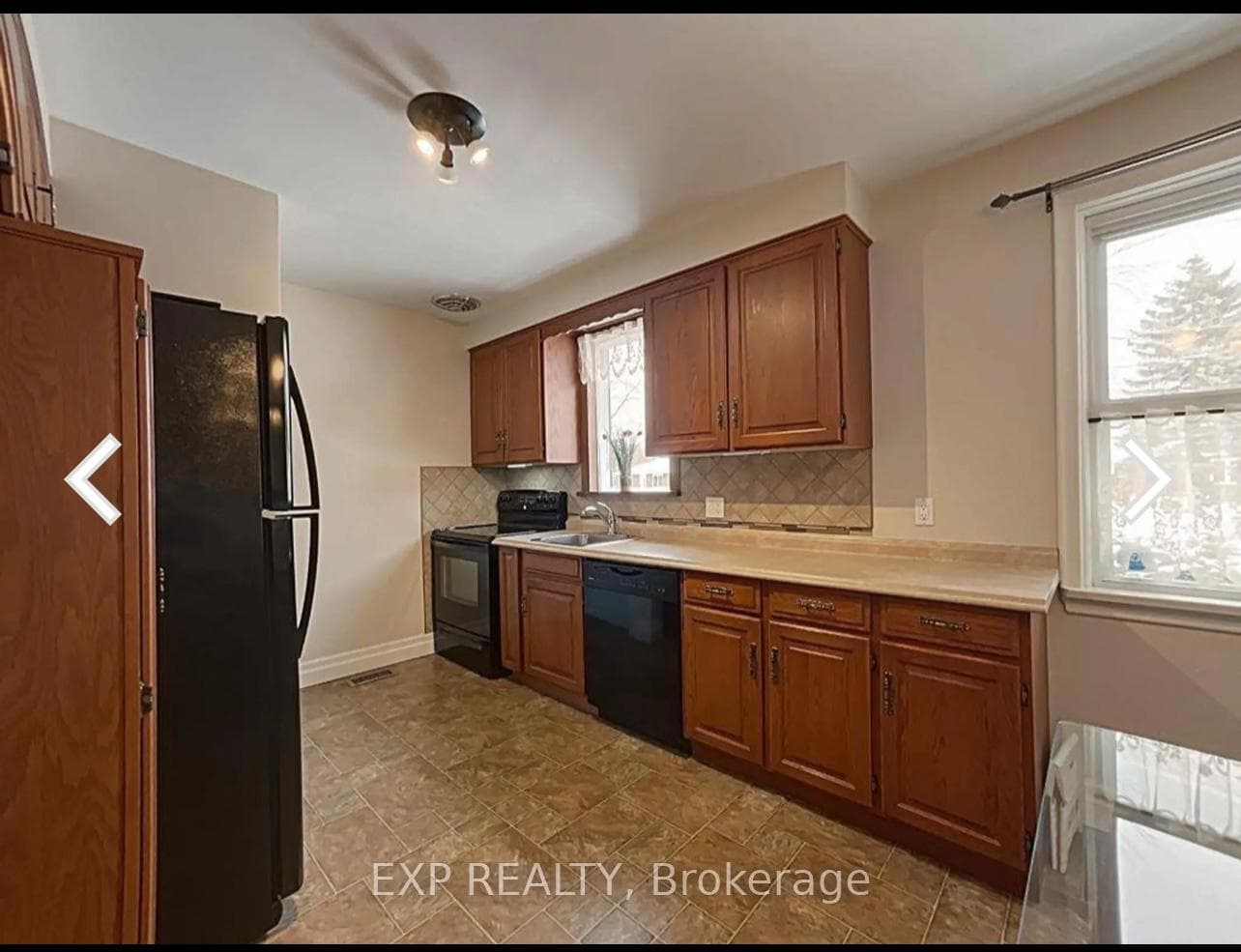 210 Lakeshore Road Unit #Upper photo 5