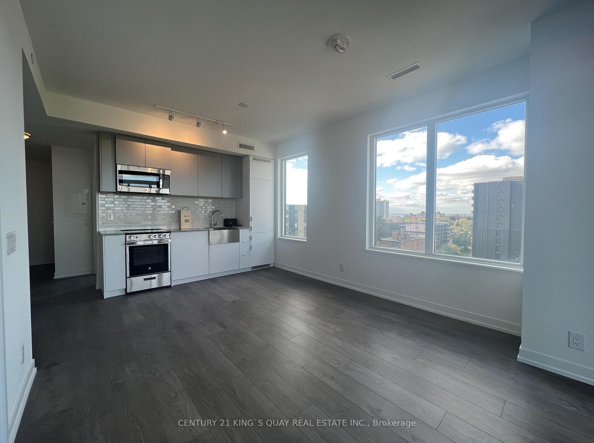 270 Dufferin Street Unit 816 photo 2