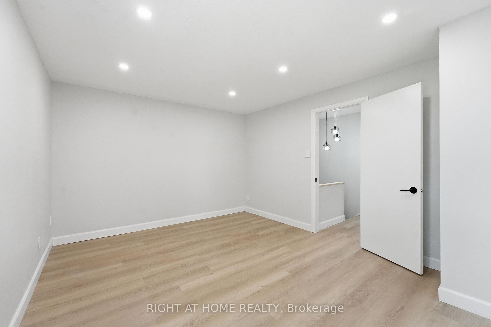 7874 Jeanne D'arc Boulevard Unit 3 photo 11