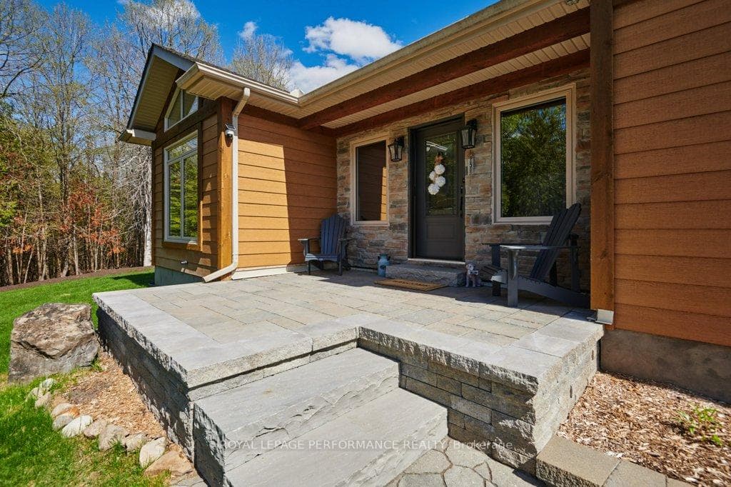 8040 Iveson Drive photo 4