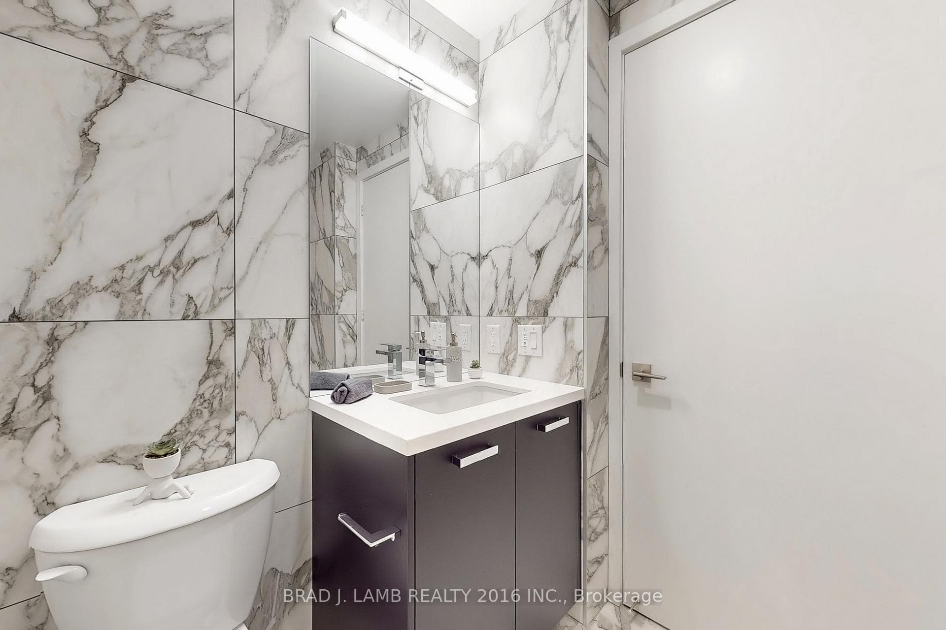 195 McCaul Street Unit 1511 photo 21