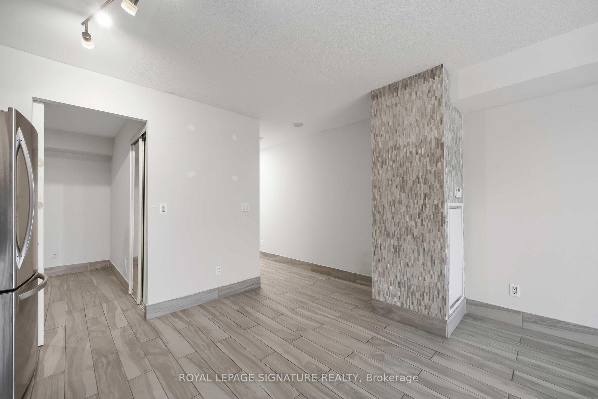 38 Joe Shuster Way Unit 1625 photo 22