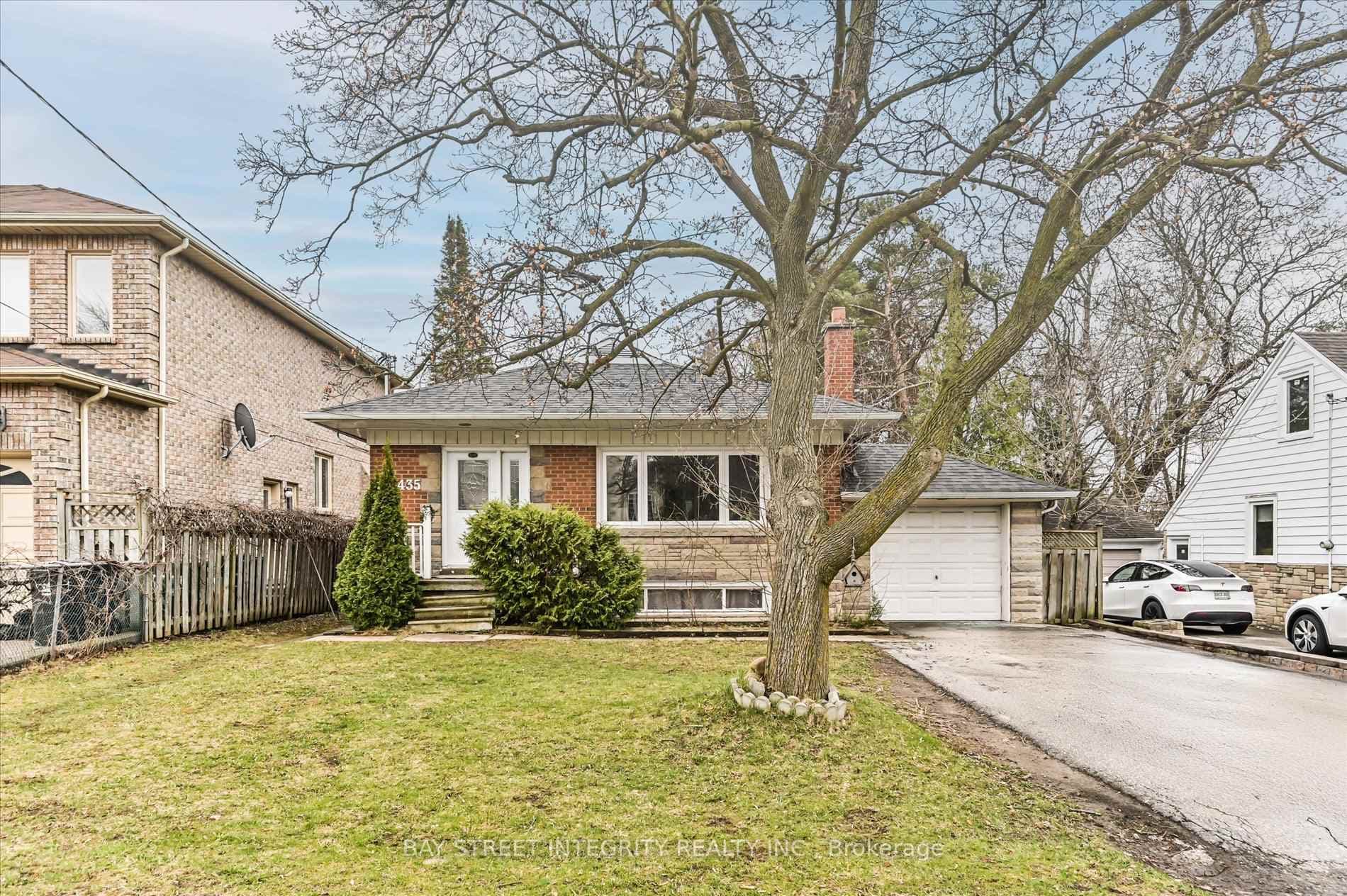 435 Cummer Avenue photo 3