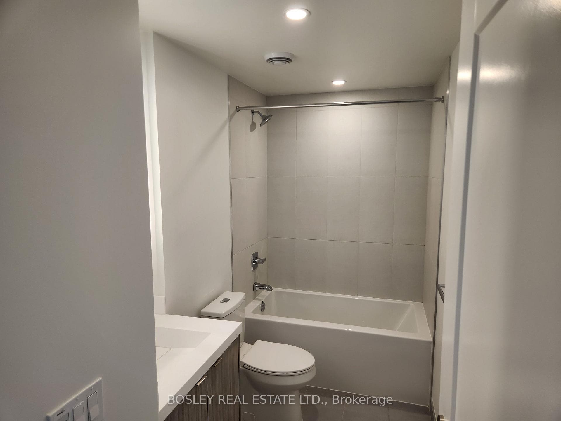30 Inn on the Park Drive Unit 415 photo 13
