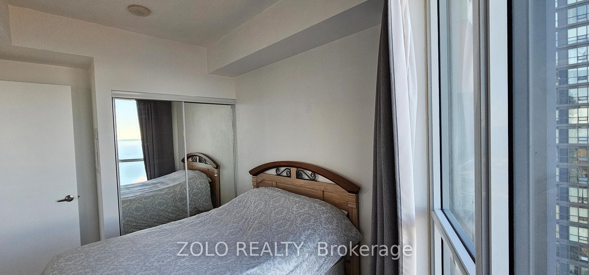 2212 Lake Shore Boulevard Unit 3903 photo 9