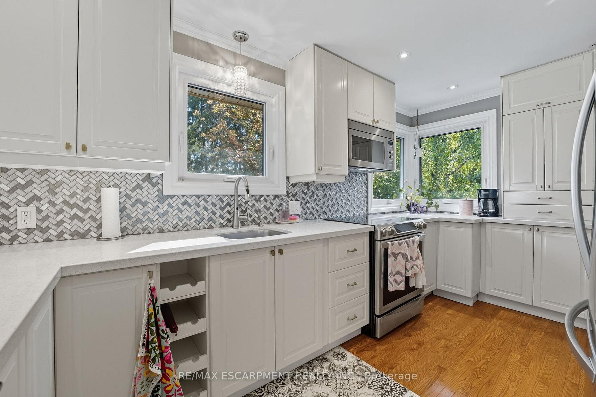 136 HILLCREST Avenue photo 11