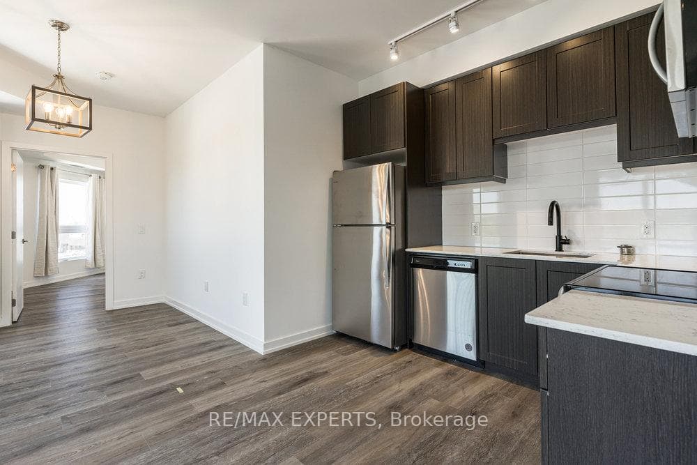 430 Essa Road Unit 315 photo 12