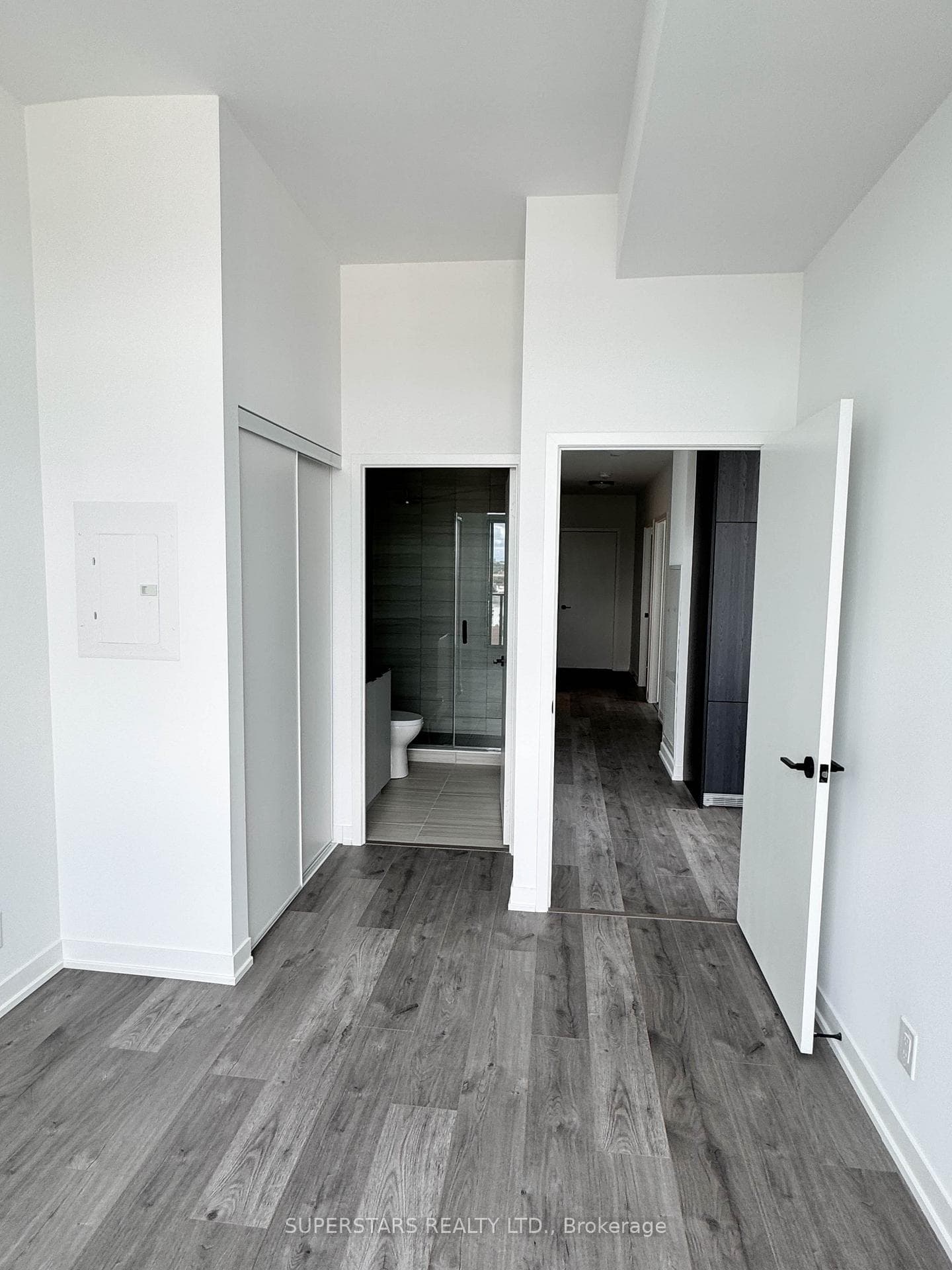 285 Dufferin Street Unit 1304 photo 8