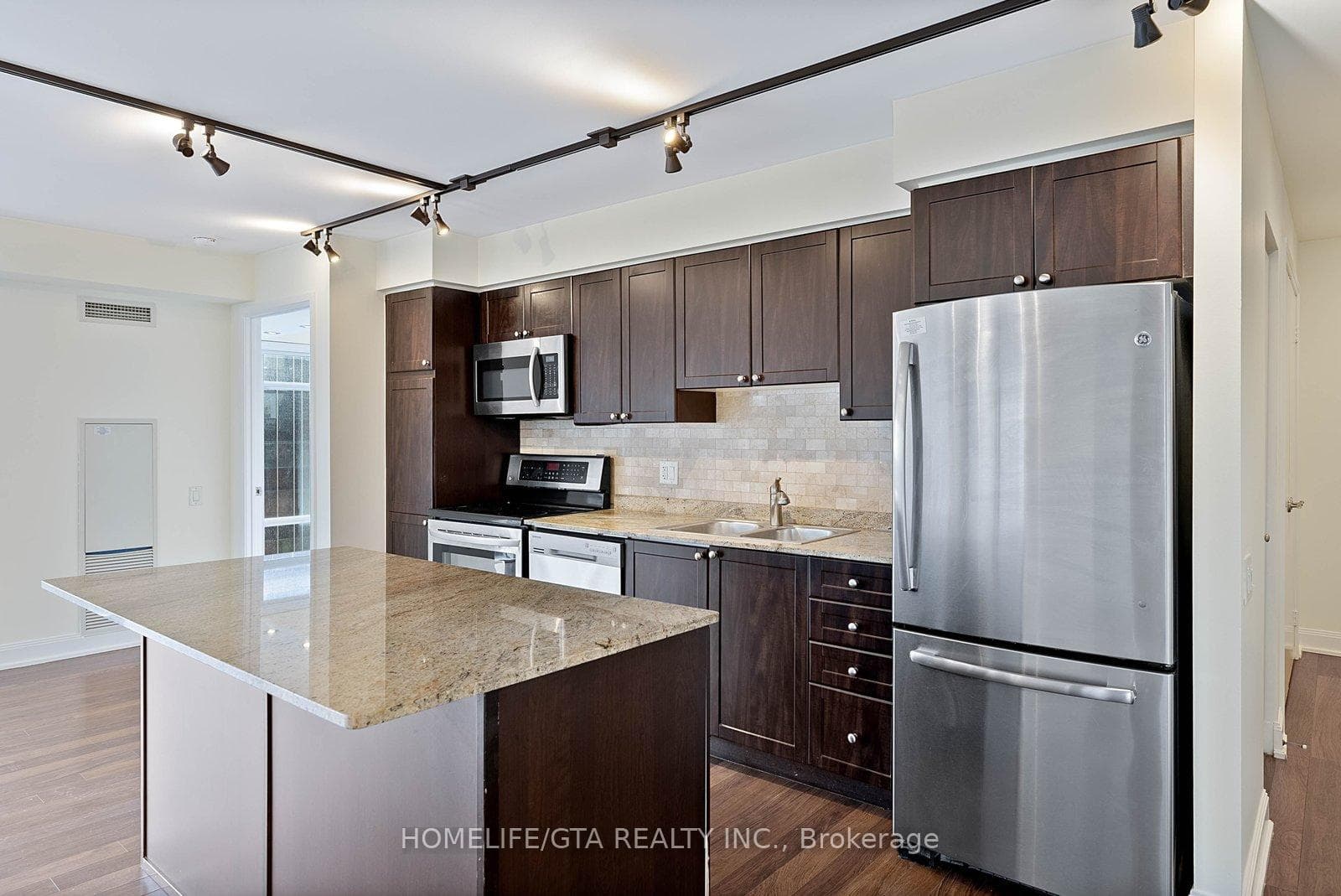 2191 Yonge Street Unit 1905 photo 9