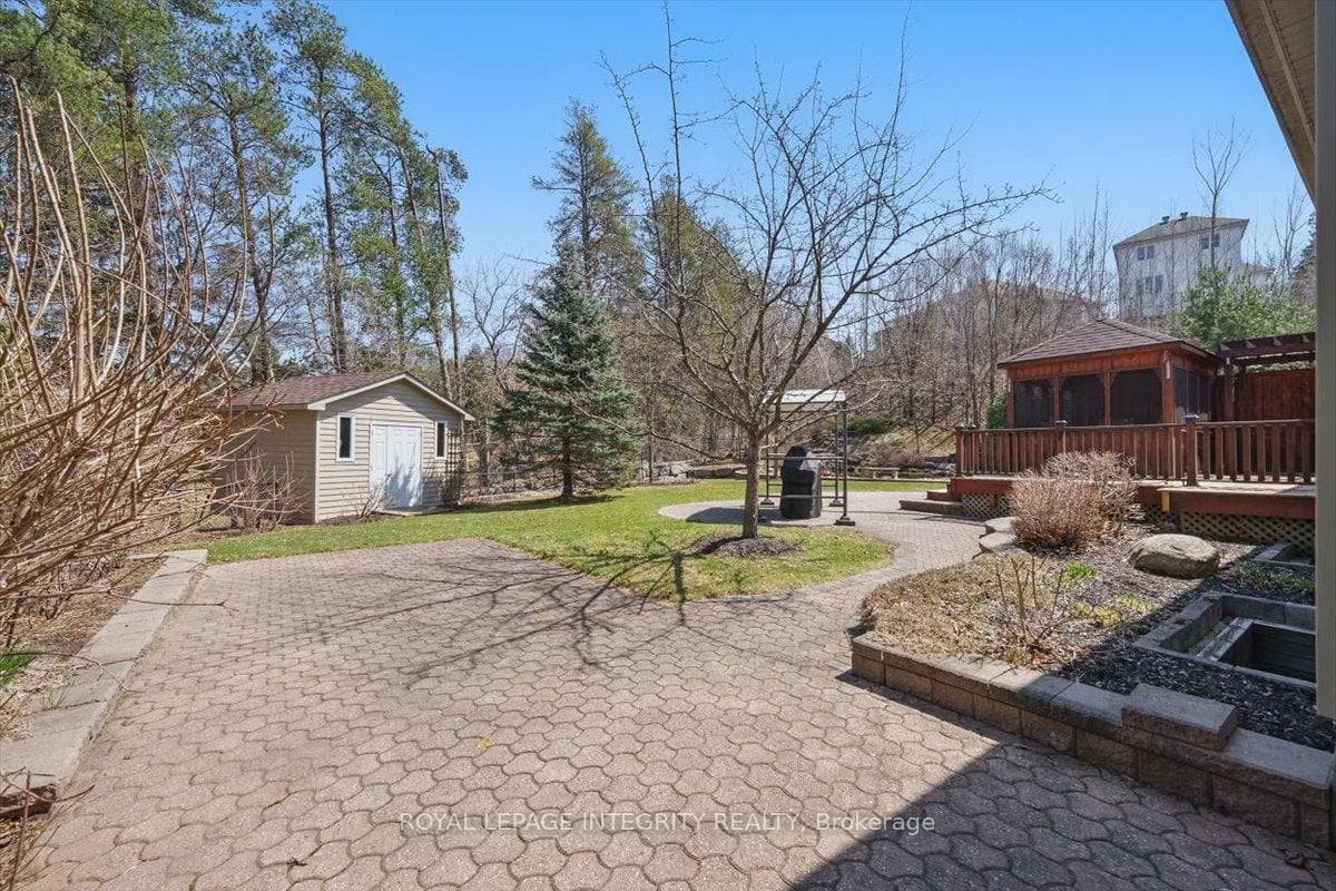 137 Beaumont Avenue photo 37