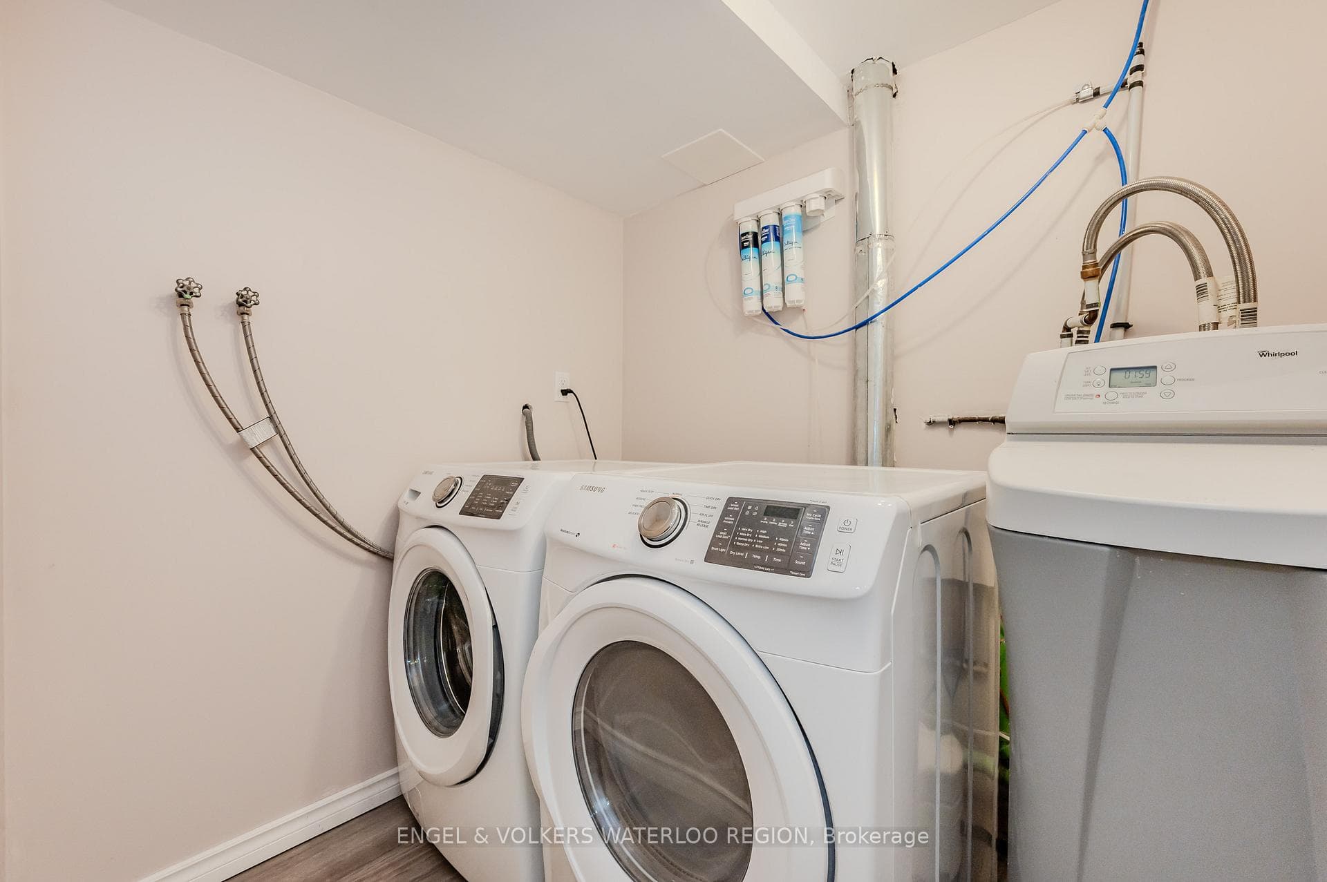 64 Meadowlane Drive photo 33