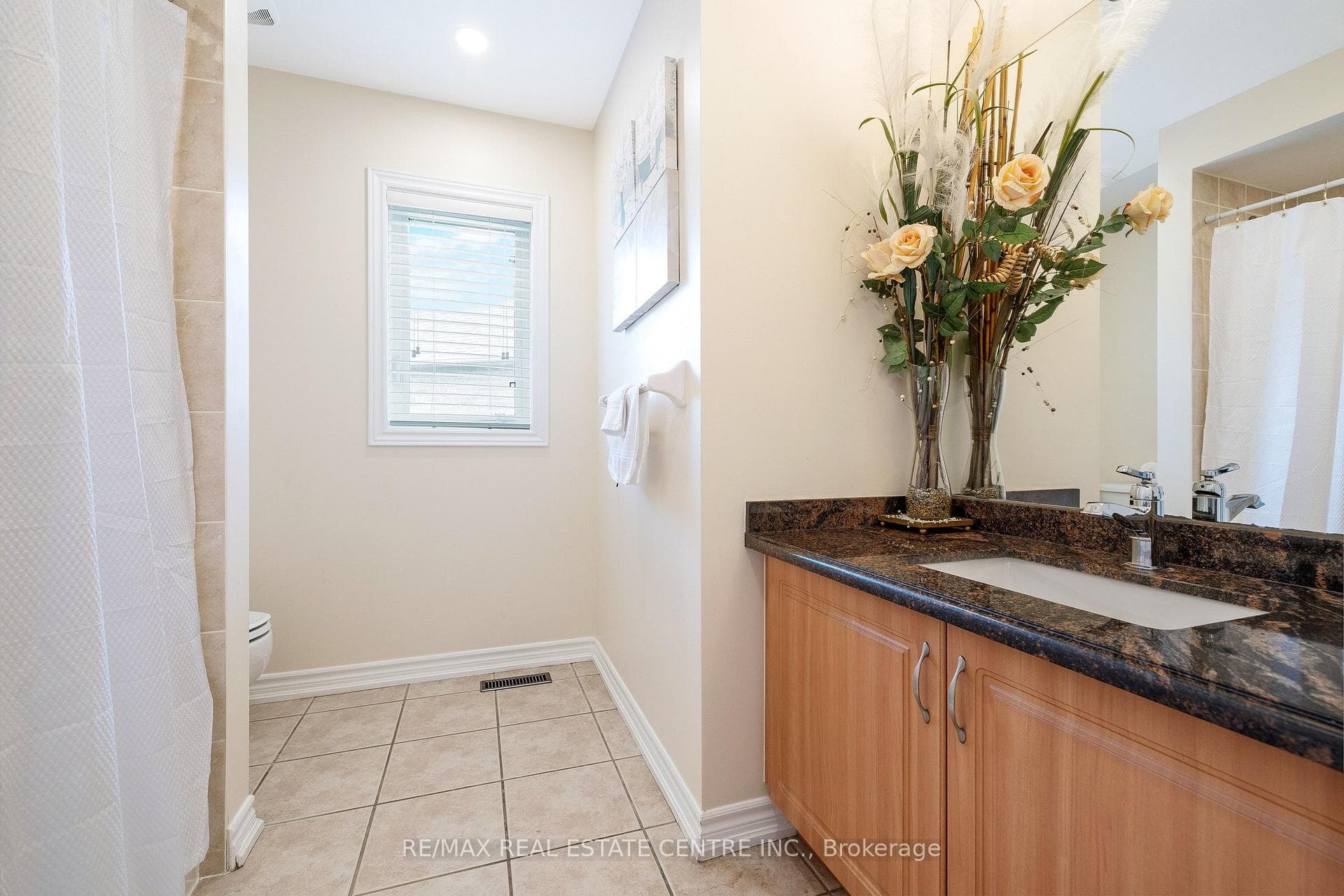 241 Duff Crescent photo 25