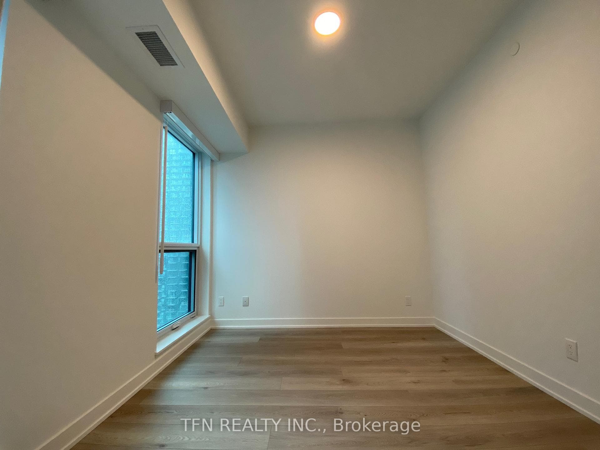 327 King Street Unit 3104 photo 25