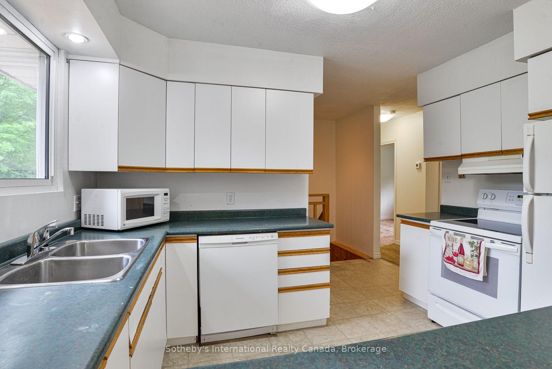1048 Old Falkenburg Road photo 8