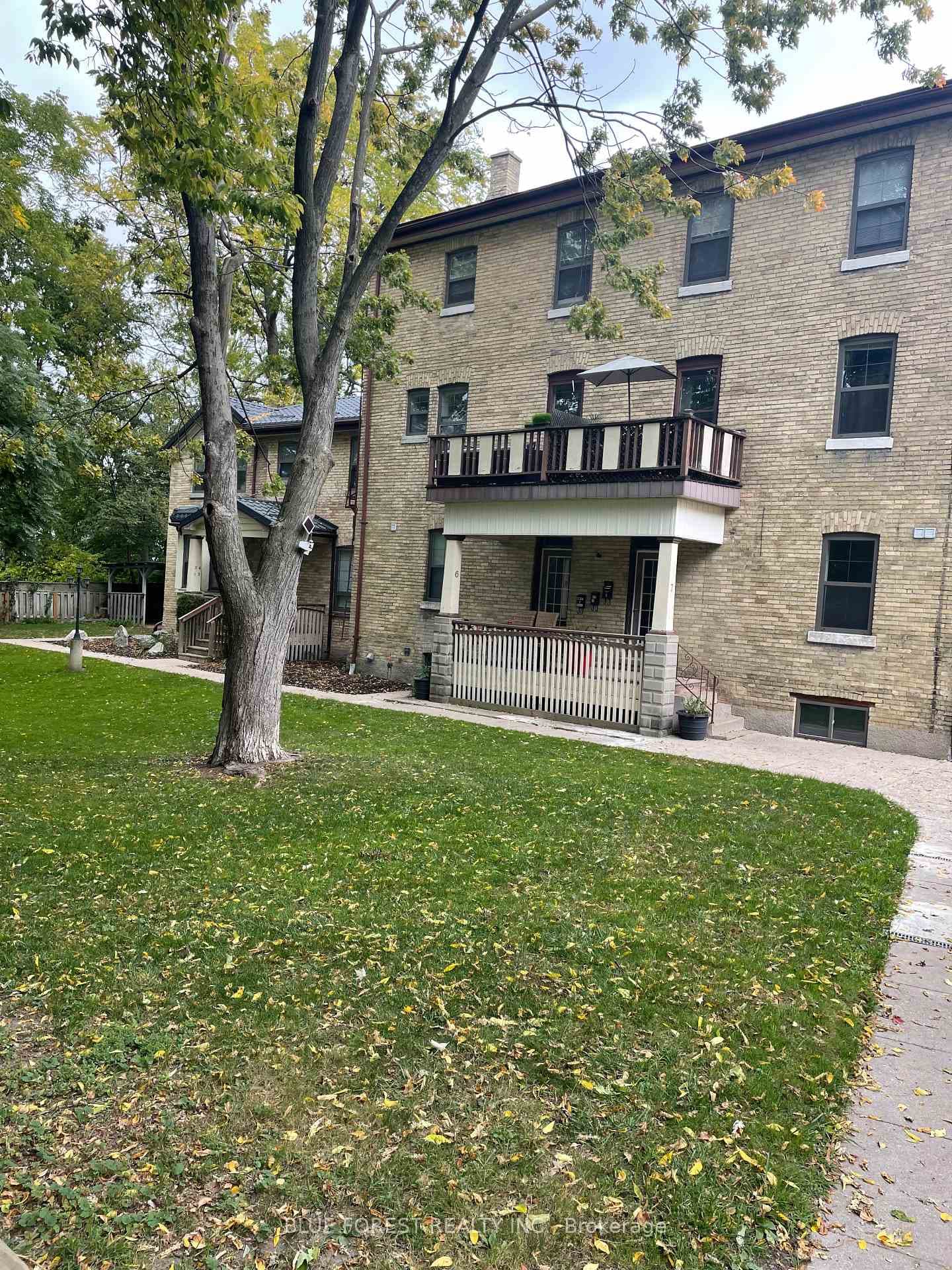 1 Waverley Place Unit 9 photo 2