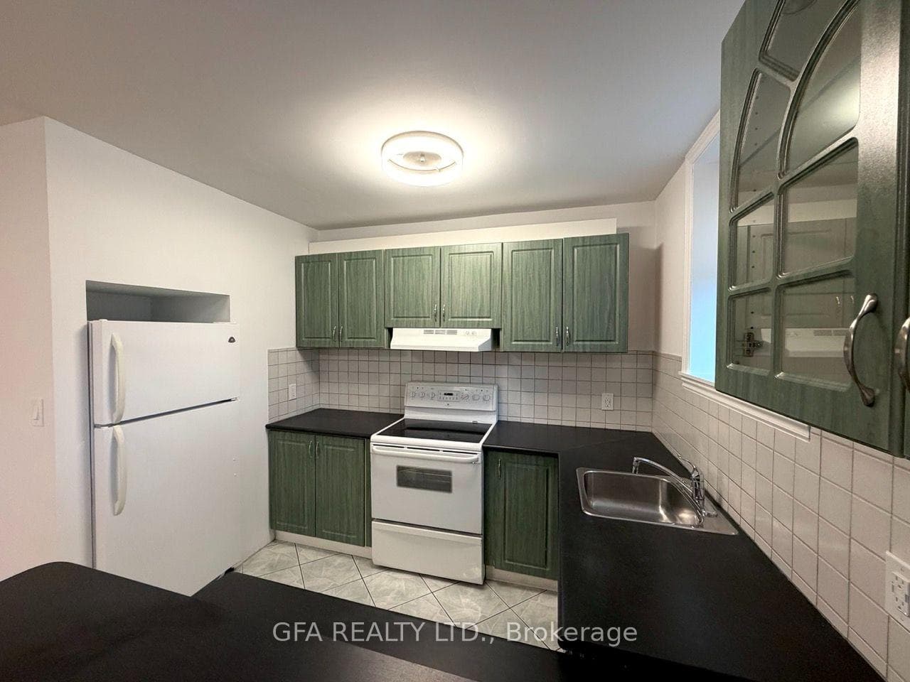16 Arrowsmith Avenue Unit B photo 3