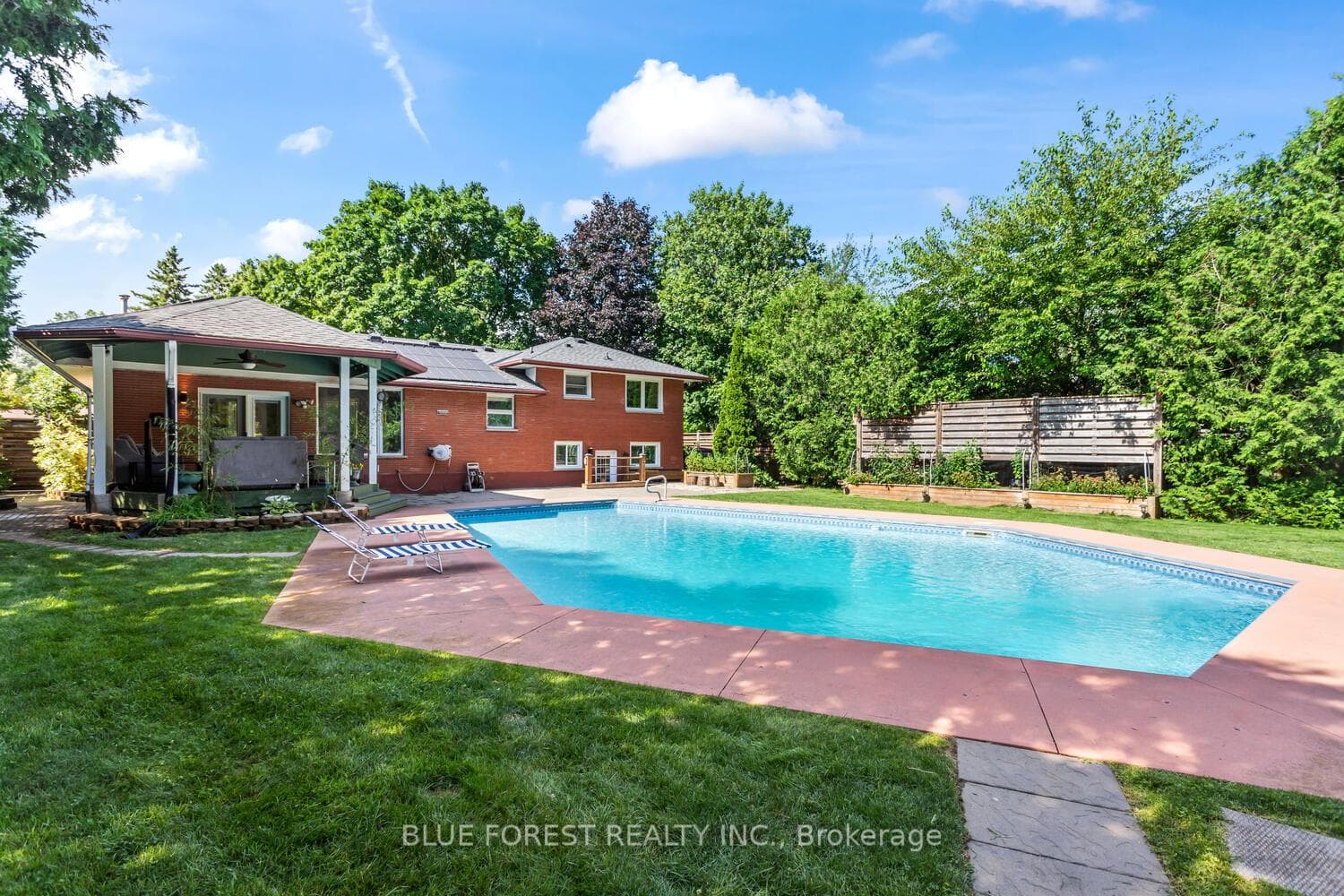 87 Sunray Avenue photo 1