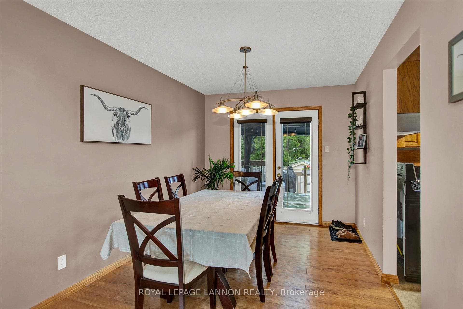 157 Iris Crescent photo 5