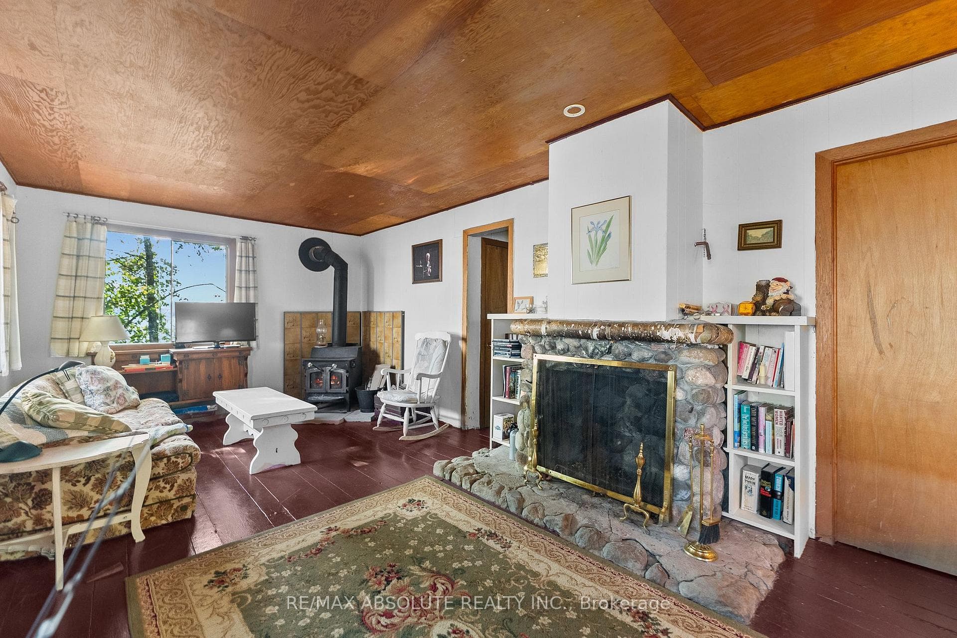 77A Christopher Lane photo 7