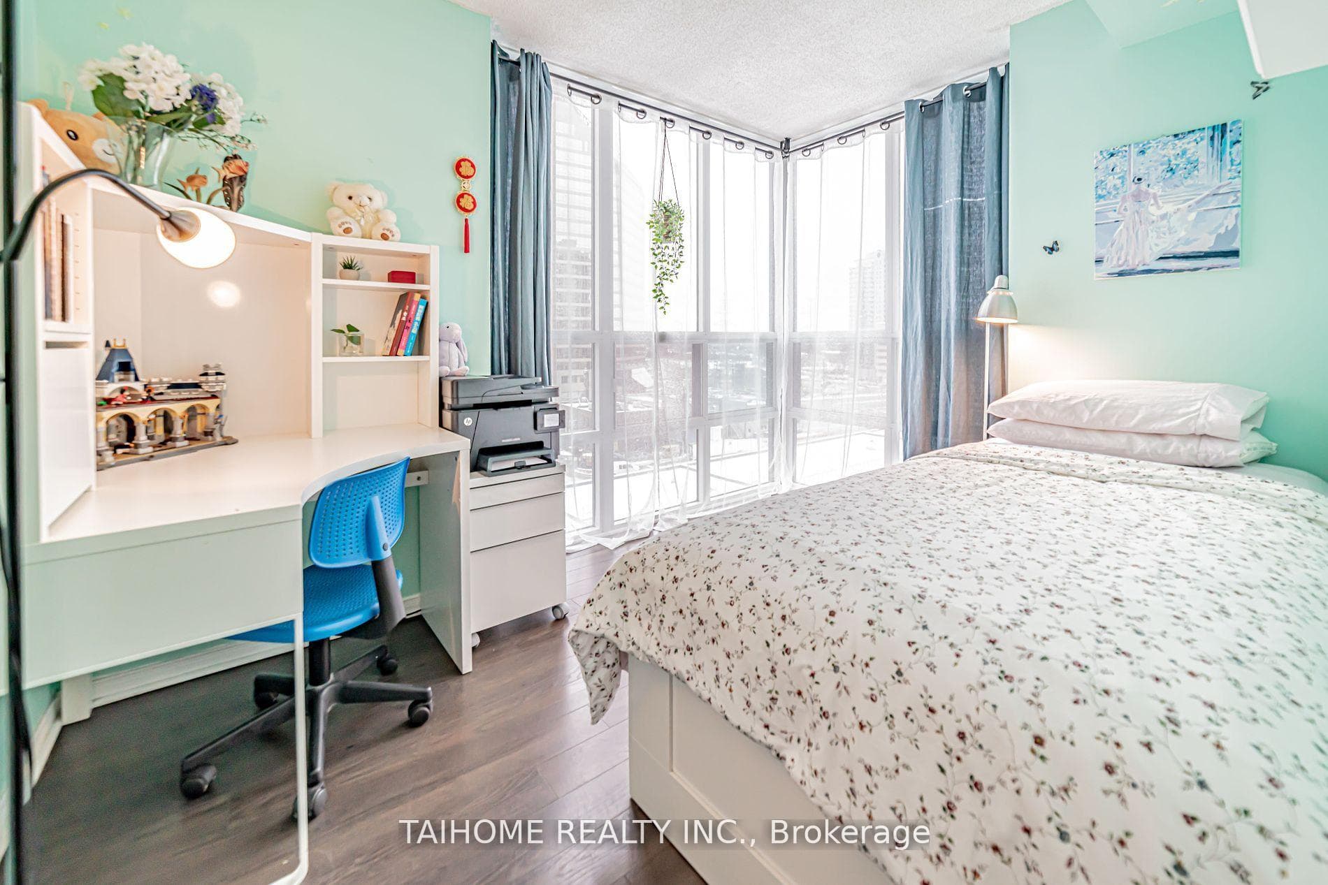 1 Pemberton Avenue Unit 702 photo 12