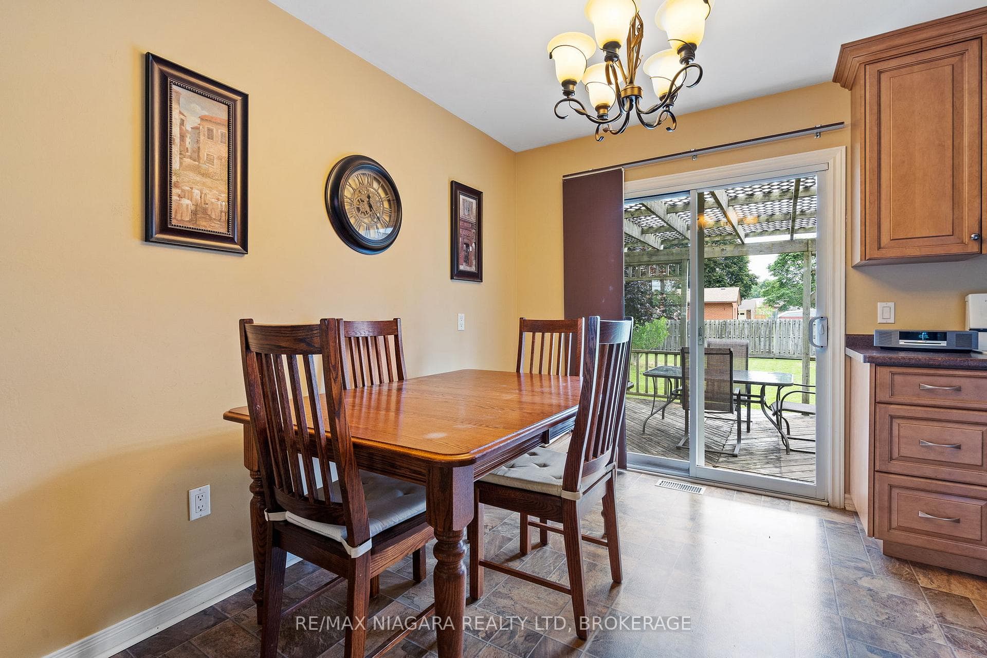 696 Clare Avenue photo 7