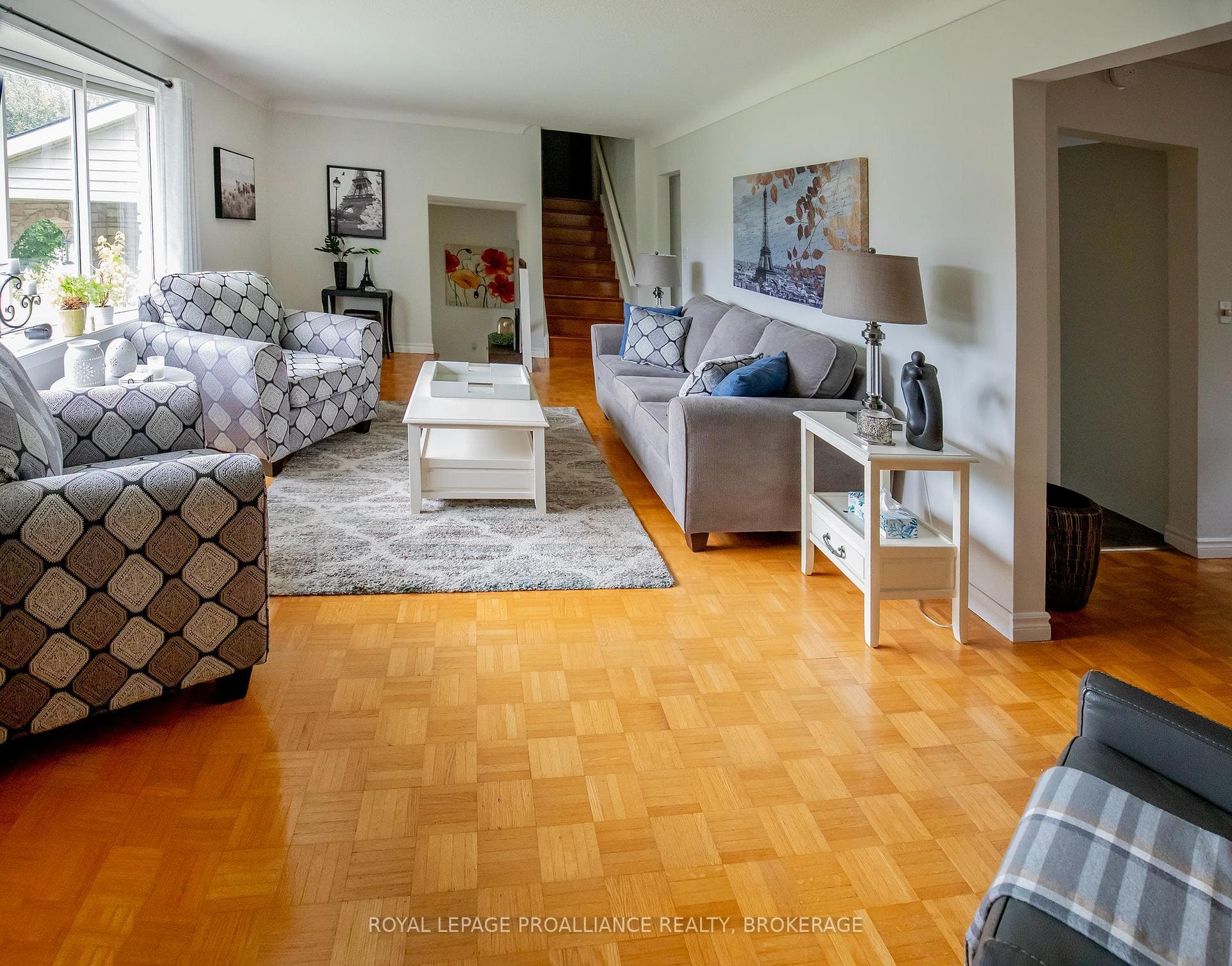 717 Laidlaw Crescent photo 5
