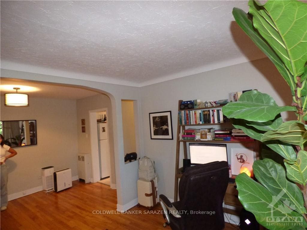 682 IRENE Crescent Unit 2 photo 9