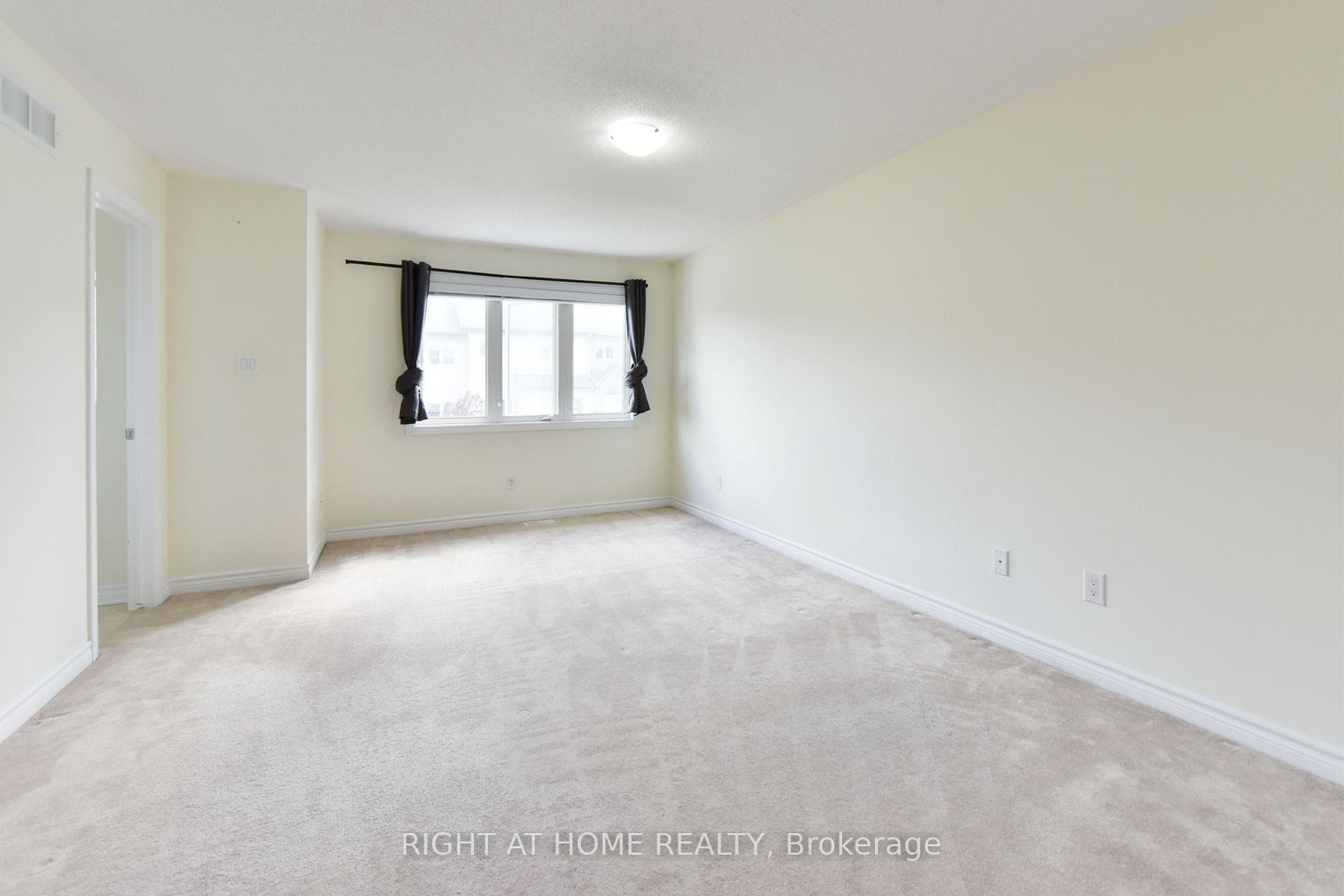 226 HUNTERBROOK Street photo 13
